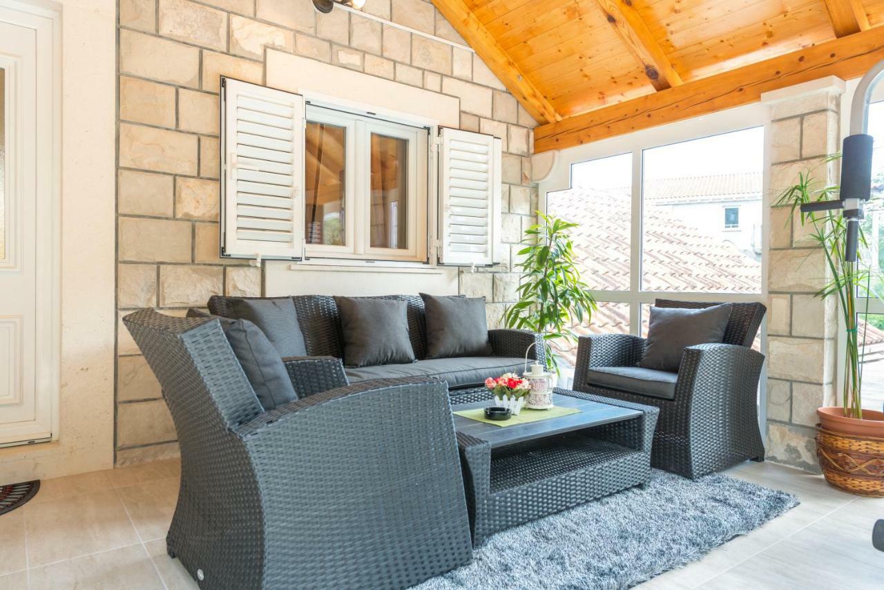 Tranquility And Nature In 4 Bedroom With Sea View Мокошица Экстерьер фото