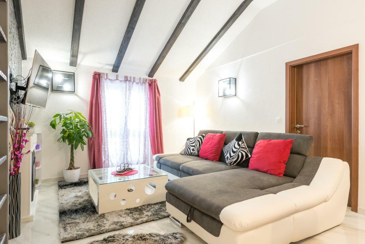 Tranquility And Nature In 4 Bedroom With Sea View Мокошица Экстерьер фото