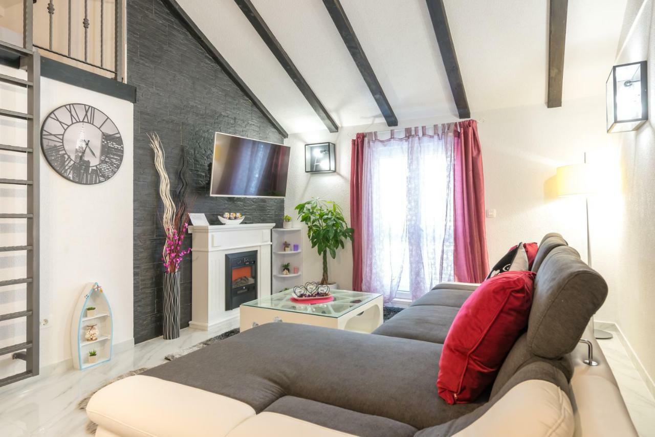 Tranquility And Nature In 4 Bedroom With Sea View Мокошица Экстерьер фото