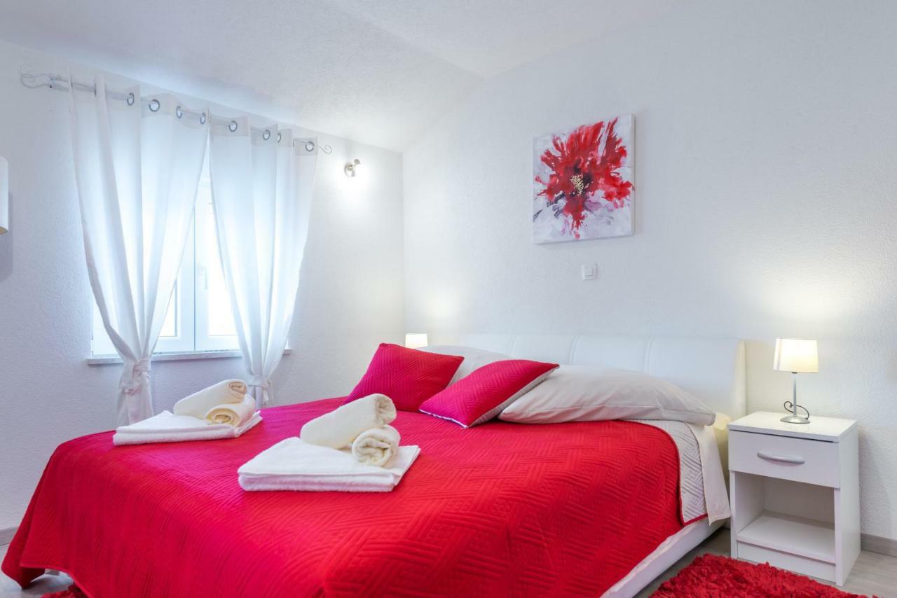 Tranquility And Nature In 4 Bedroom With Sea View Мокошица Экстерьер фото