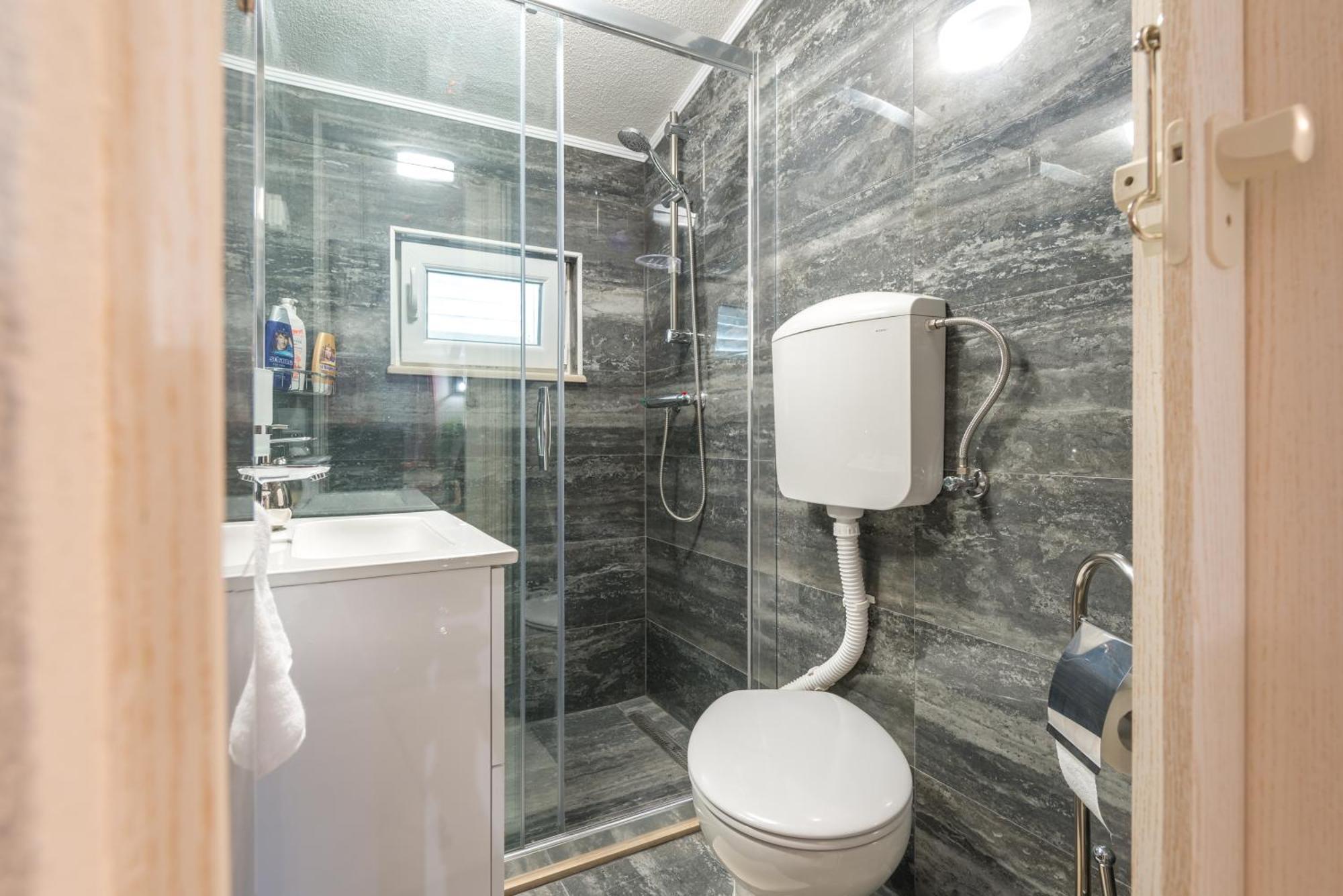 Tranquility And Nature In 4 Bedroom With Sea View Мокошица Экстерьер фото